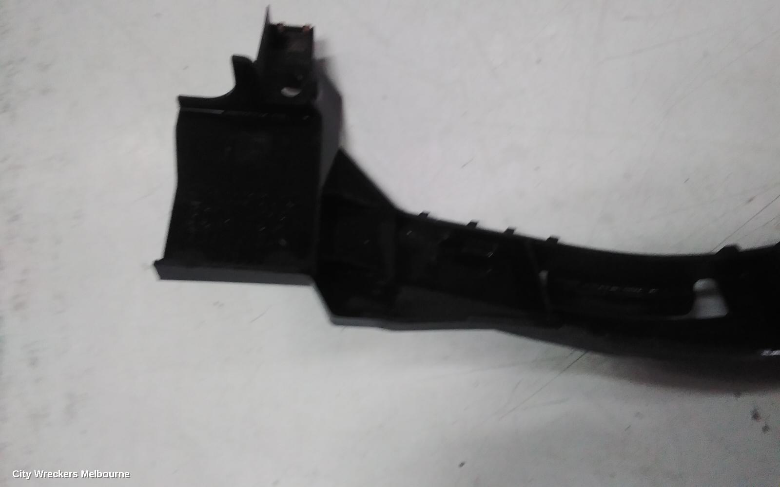 MAZDA 3, BP, 03/2019 ONWARDS, RH HEADLIGHT BRACKET : 141920
