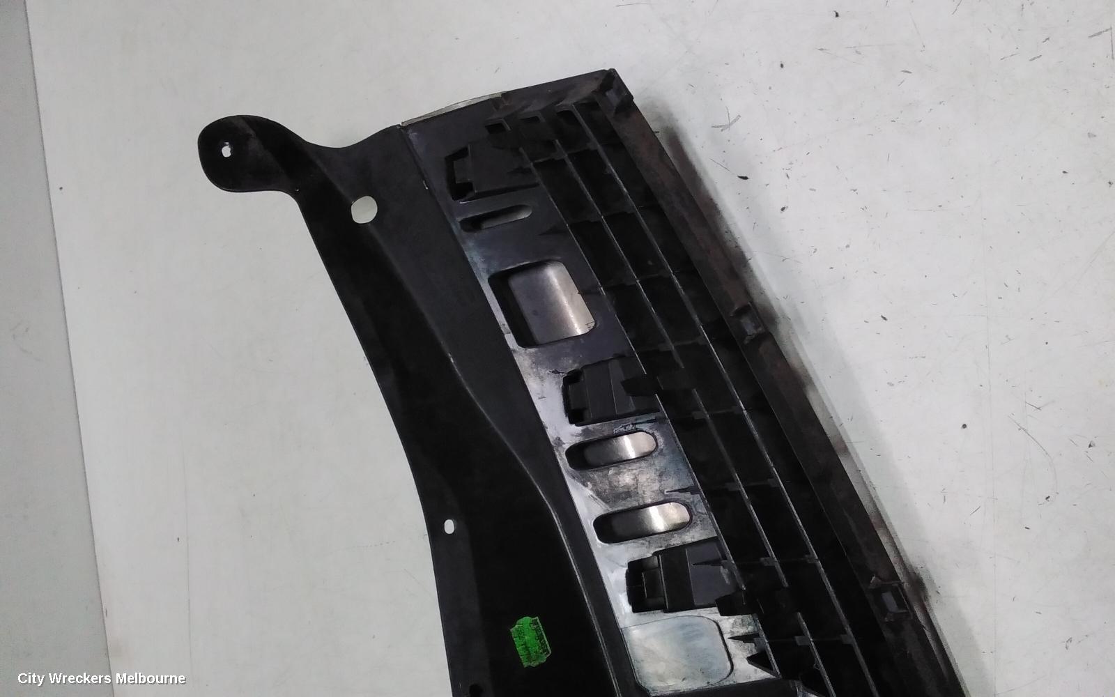 HOLDEN ASTRA GRILLE, AH, RADIATOR GRILLE, CABRIO, W/ CHROME MOULD TYPE, 11/2006 - 08/2009