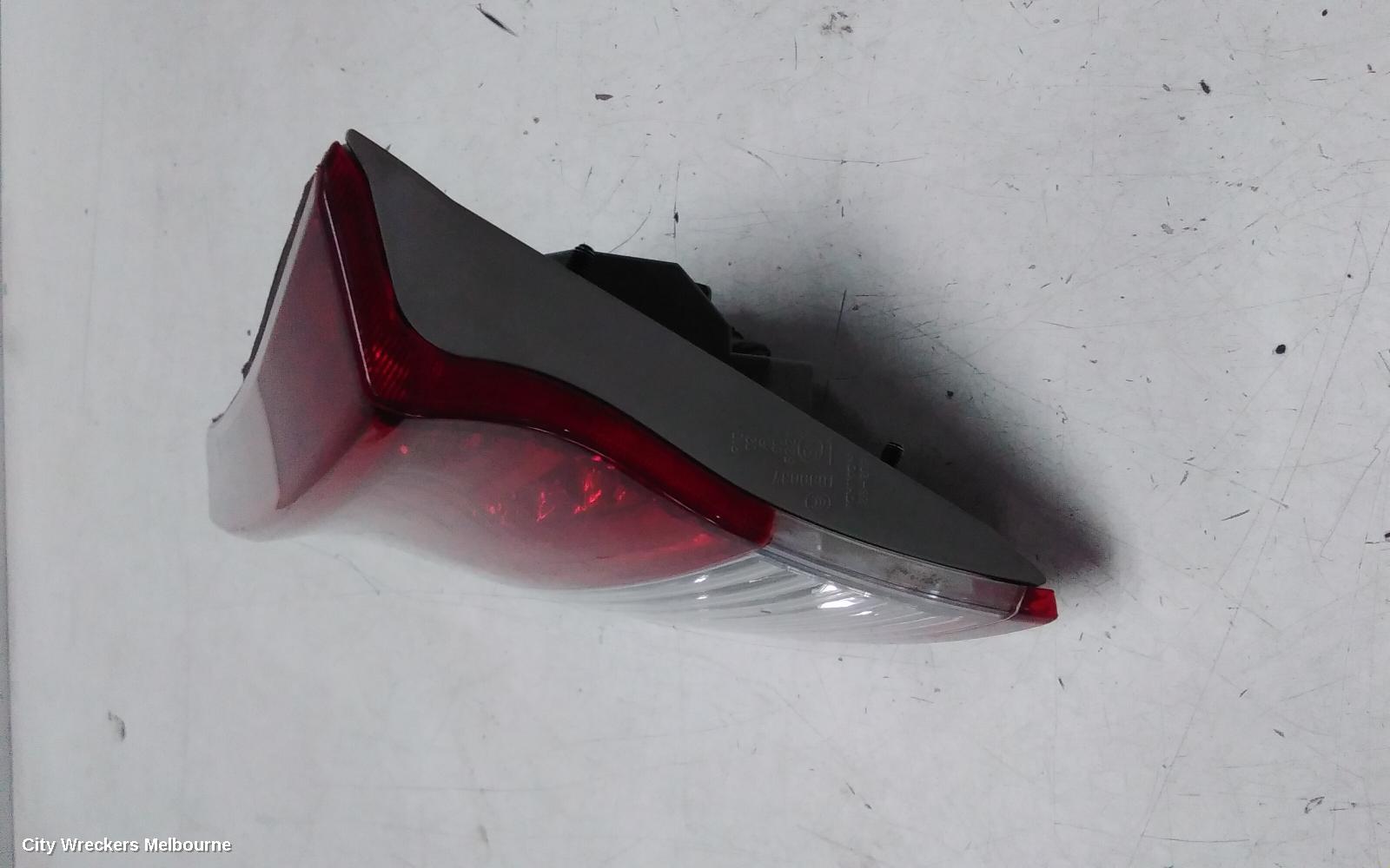 TOYOTA ESTIMA REAR GARNISH, TAILGATE LAMP (RH SIDE), XR50, RED/CLEAR, LENS# 28209, 09-19 (IMPORT)