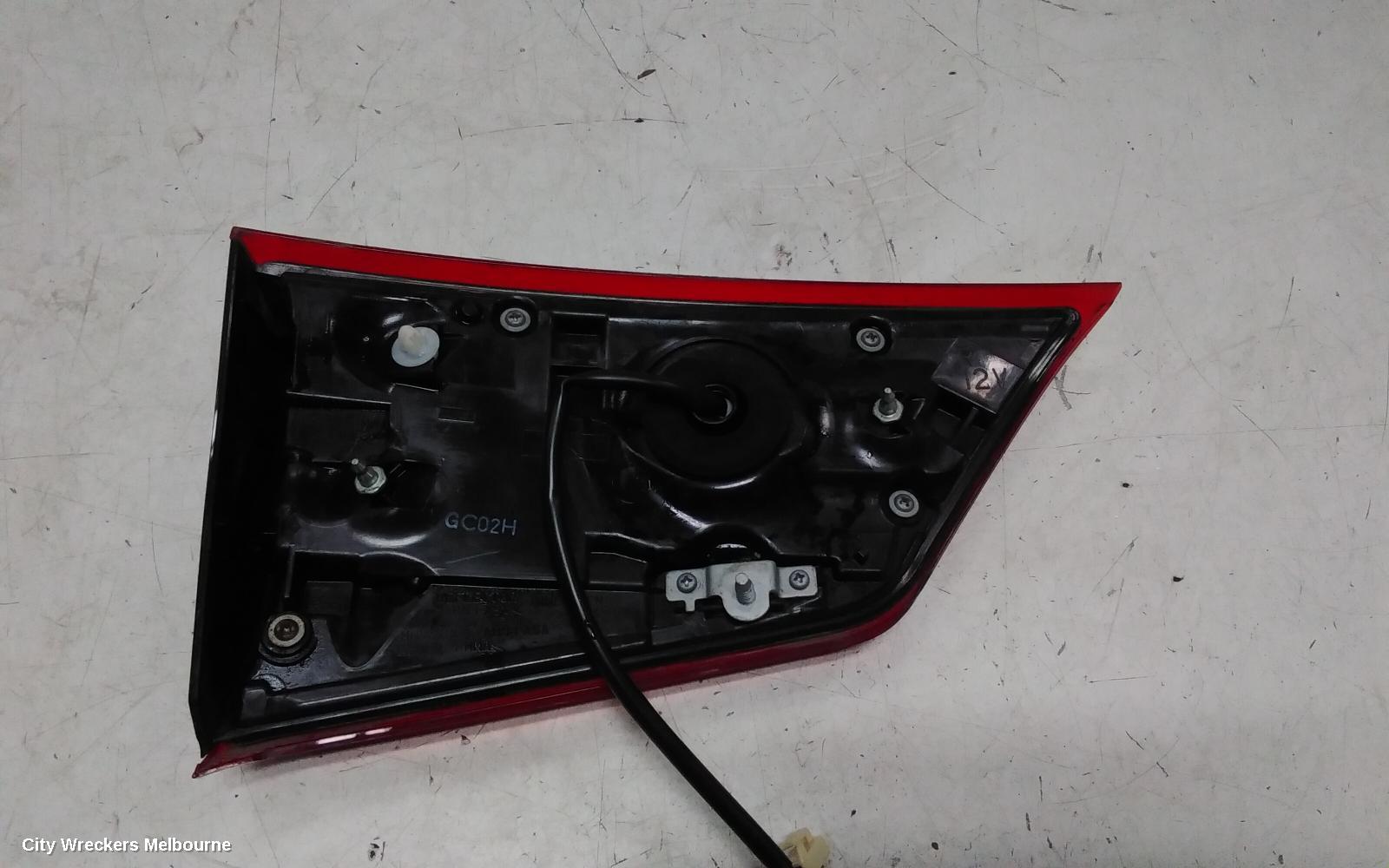 MITSUBISHI OUTLANDER REAR GARNISH, TAILGATE LAMP (RH SIDE), ZK-ZL, 01/2015 - 07/2021