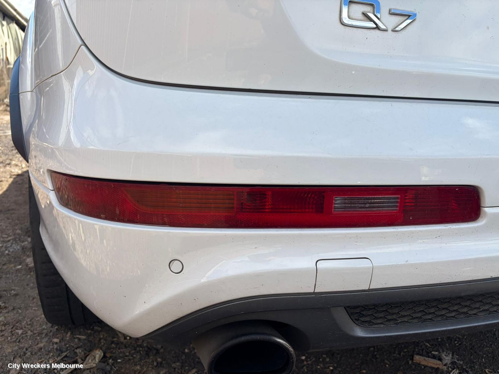 AUDI Q7 LEFT TAILLIGHT, 4L, IN BUMPER, 09/2006 - 08/2015