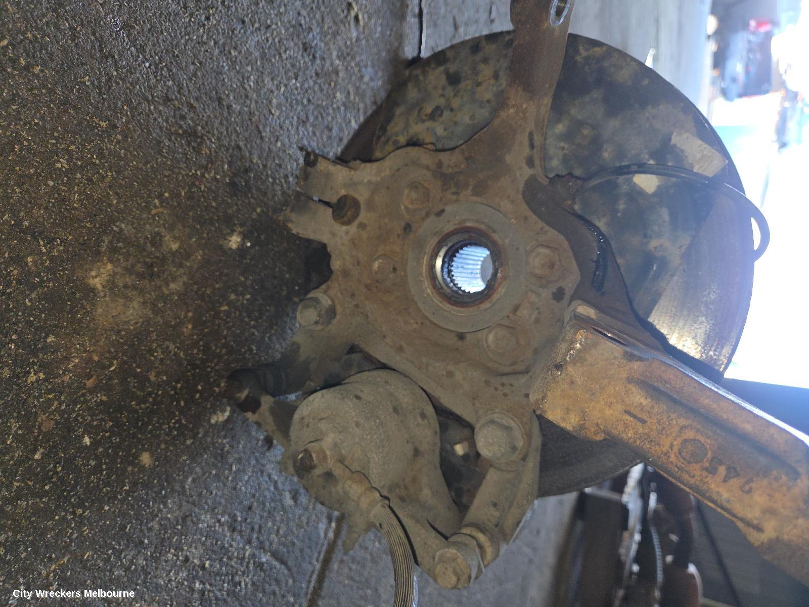NISSAN XTRAIL LEFT FRONT HUB ASSEMBLY, T31, 10/2007 - 12/2013