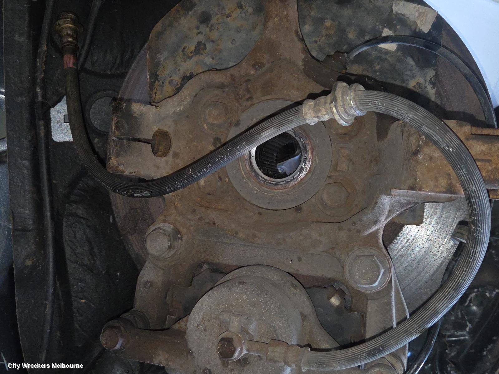 NISSAN XTRAIL LEFT FRONT HUB ASSEMBLY, T31, 10/2007 - 12/2013