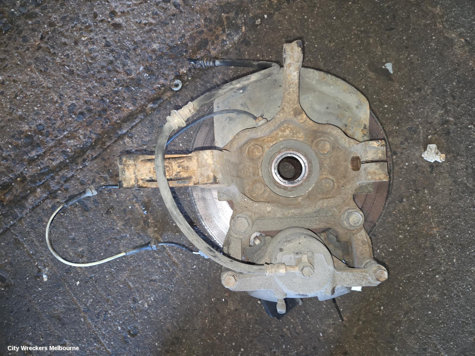 NISSAN XTRAIL RIGHT FRONT HUB ASSEMBLY, T31, 10/2007 - 12/2013