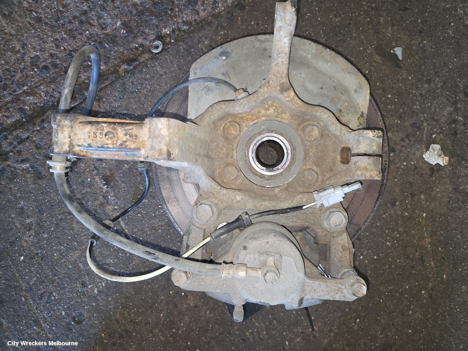 NISSAN XTRAIL RIGHT FRONT HUB ASSEMBLY, T31, 10/2007 - 12/2013