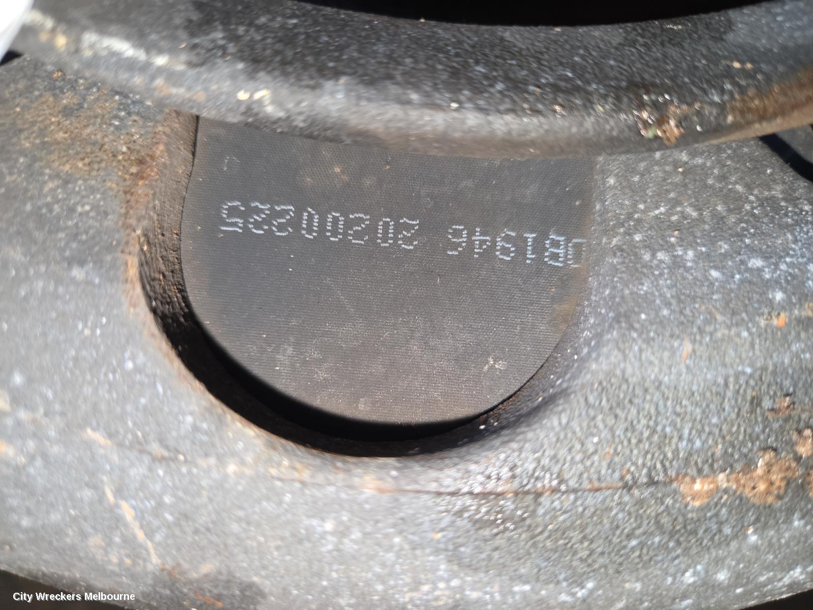 NISSAN XTRAIL RIGHT FRONT HUB ASSEMBLY, T31, 10/2007 - 12/2013