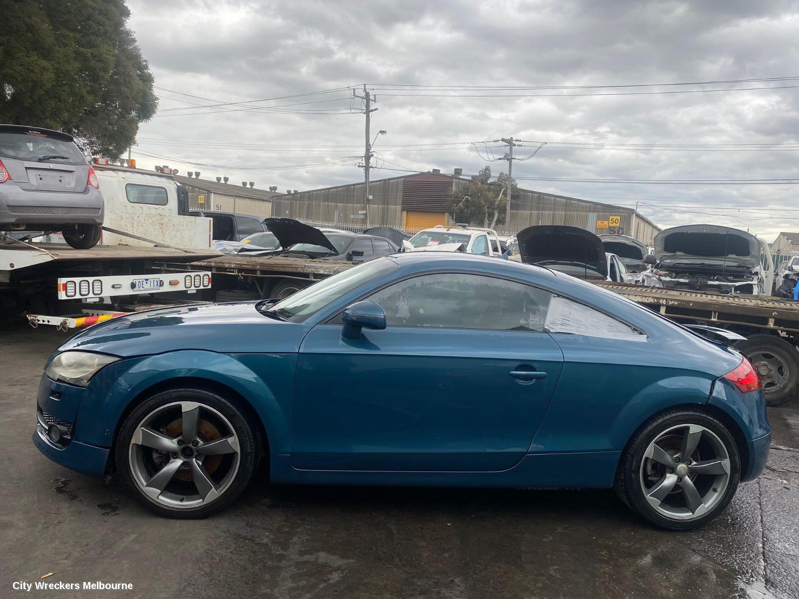 AUDI TT RIGHT HEADLAMP, 8J, XENON TYPE, 09/2006 - 08/2010