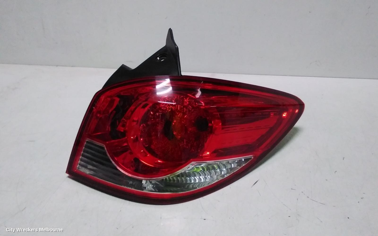 HOLDEN CRUZE RIGHT TAILLIGHT, JH, HATCH, IN BODY, 03/2011 - 01/2017