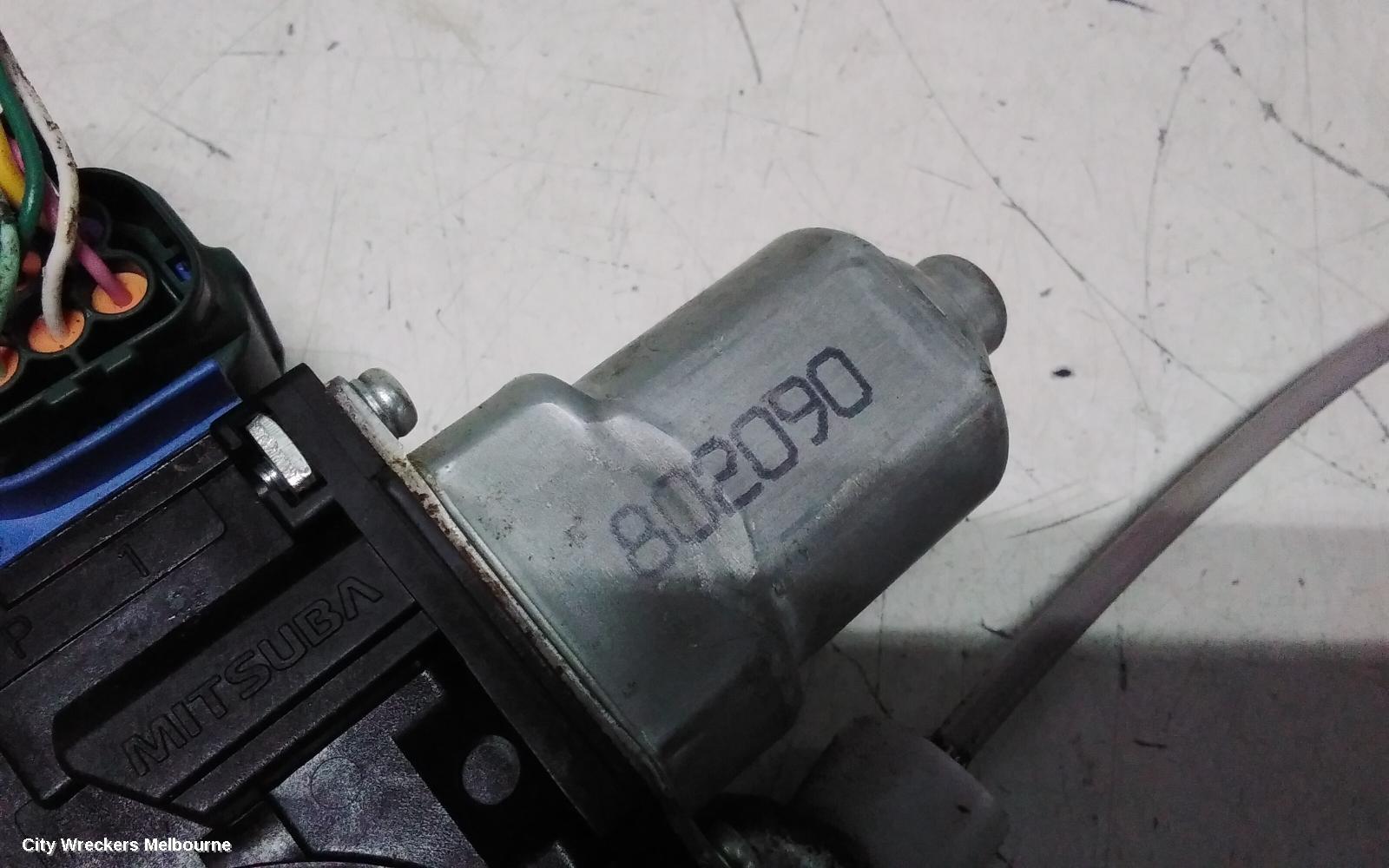 NISSAN NAVARA RIGHT FRONT WINDOW REG/MOTOR, NP300, 04/2015 ONWARDS