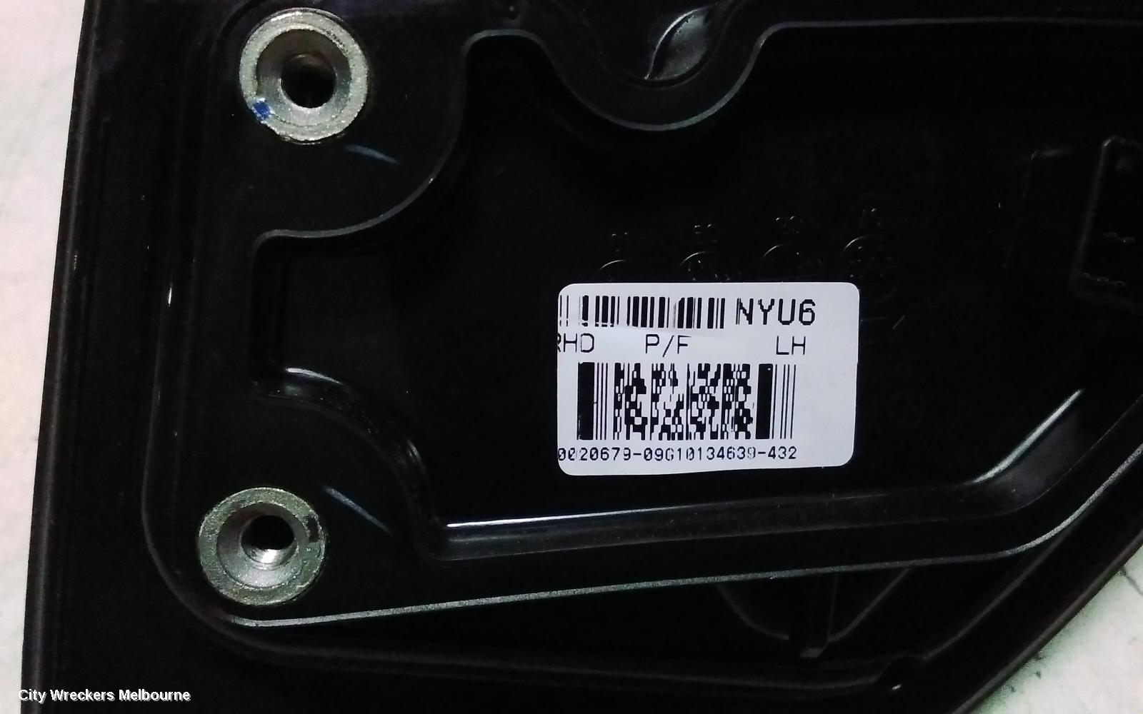 HYUNDAI I20 LEFT DOOR MIRROR, PB, MANUAL FOLDING, NON FLASHER TYPE, 04/2010 - 12/2015