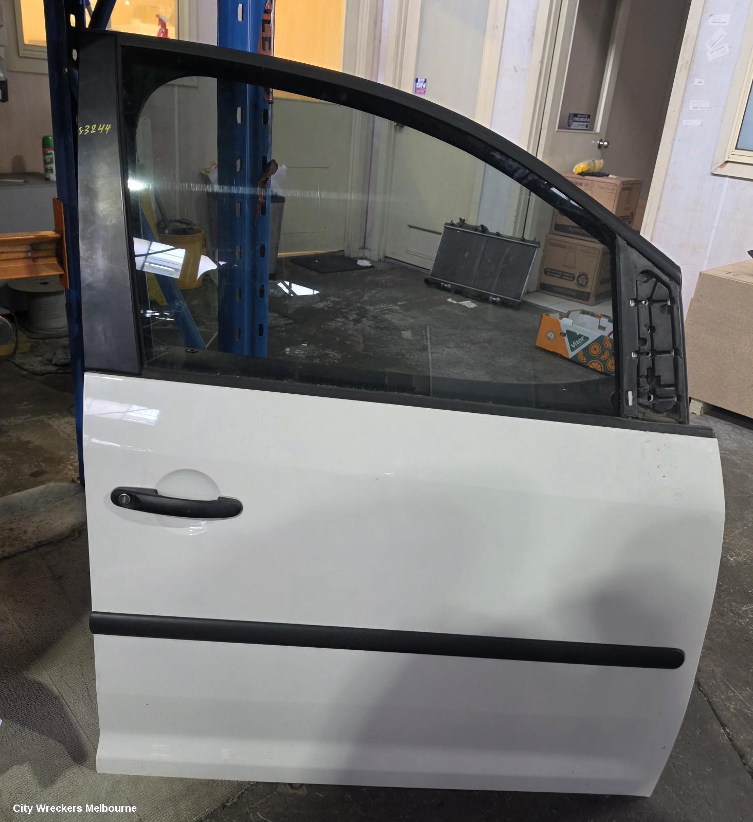 VOLKSWAGEN CADDY RIGHT FRONT DOOR, 2K, 12/2004 - 06/2015