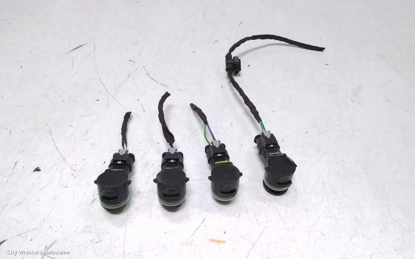 PORSCHE MACAN, 95B, 06/2014 - 12/2025, 4 SENSOR OF REAR BAR: 142503