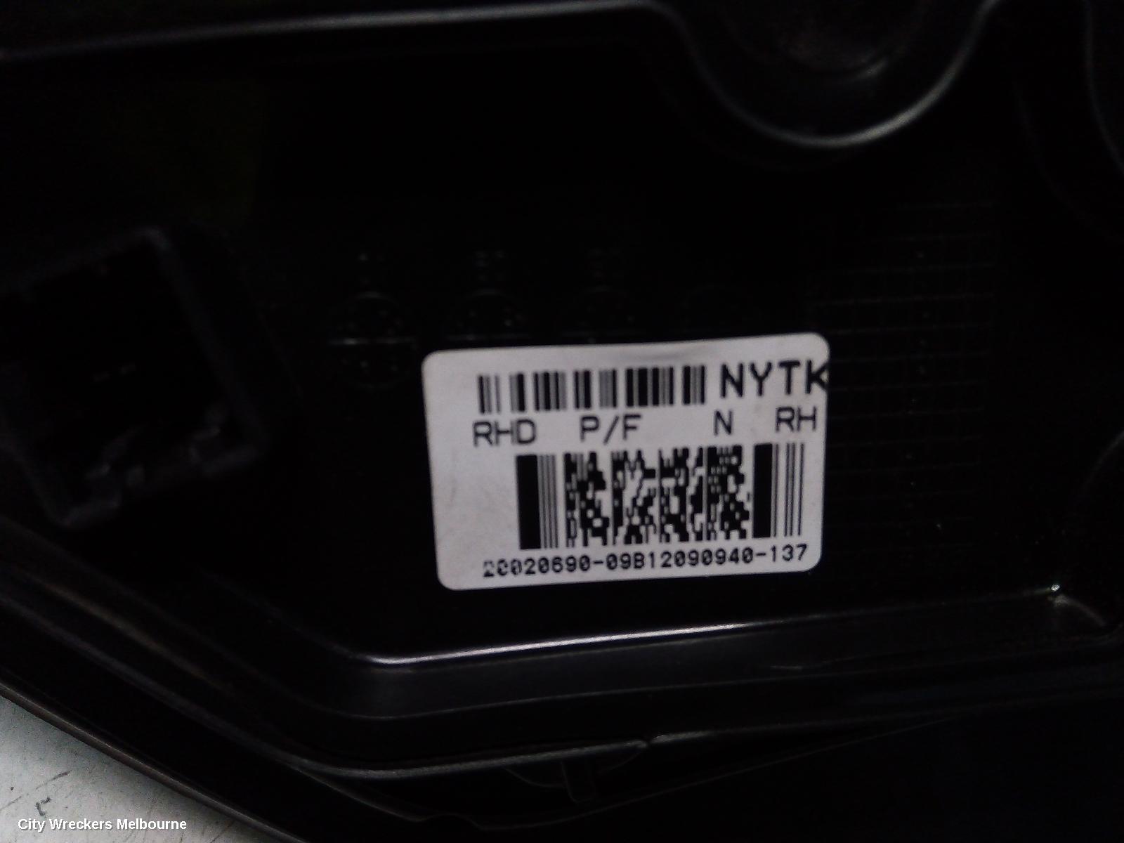 HYUNDAI I20 RIGHT DOOR MIRROR, PB, MANUAL FOLDING, NON FLASHER TYPE, 04/2010 - 12/2015