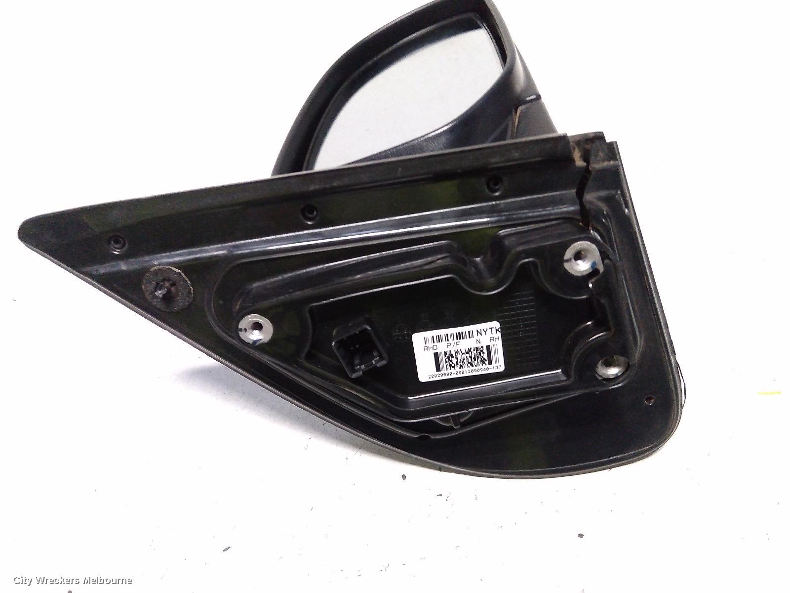 HYUNDAI I20 RIGHT DOOR MIRROR, PB, MANUAL FOLDING, NON FLASHER TYPE, 04/2010 - 12/2015