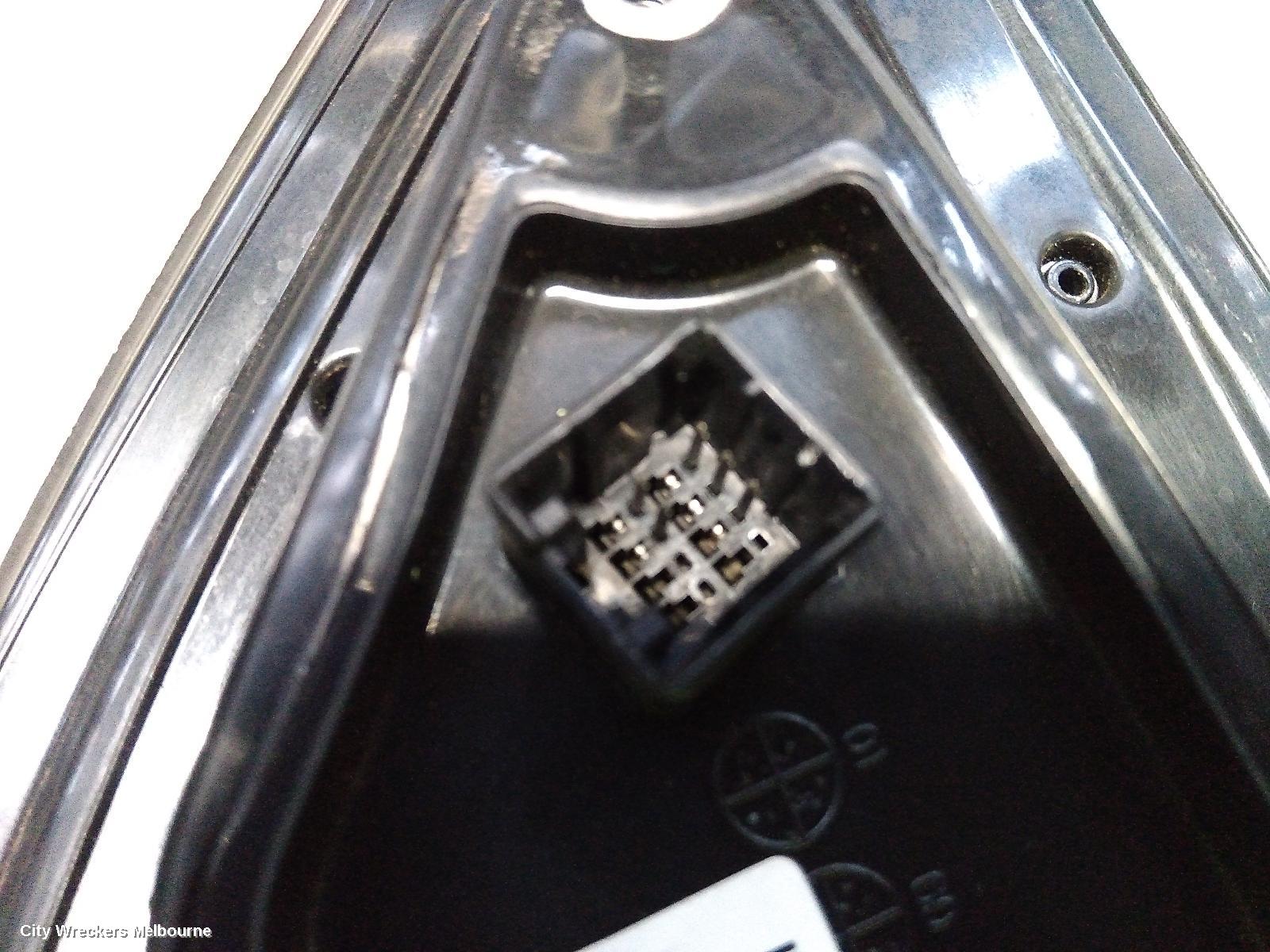 HYUNDAI I20 RIGHT DOOR MIRROR, PB, MANUAL FOLDING, NON FLASHER TYPE, 04/2010 - 12/2015