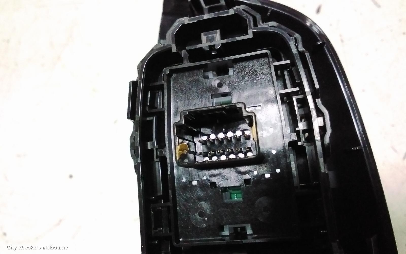 TOYOTA YARIS PWR DR WIND SWITCH, RH FRONT (MASTER SWITCH), XP210 SERIES, 04/2020 - 12/2023
