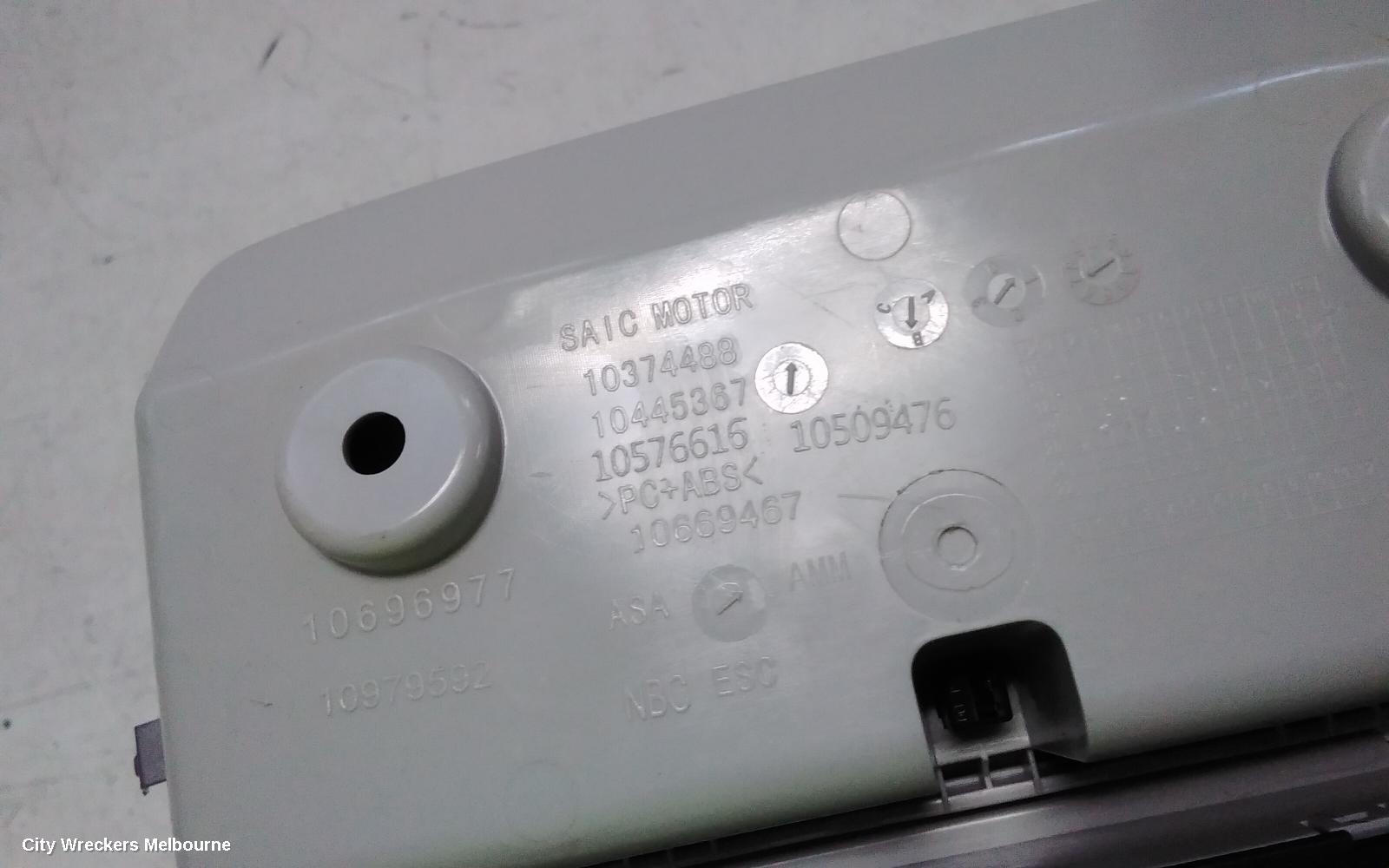 MG HS COURTESY LIGHT, SAS23, FRONT, W/ SUNGLASS HOLDER TYPE, 08/2019 - 12/2024