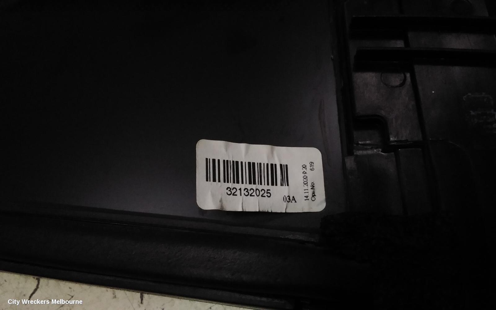 VOLVO XC90 LEFT REAR 1/4 DOOR GLASS, MK2, 04/2015 ONWARDS