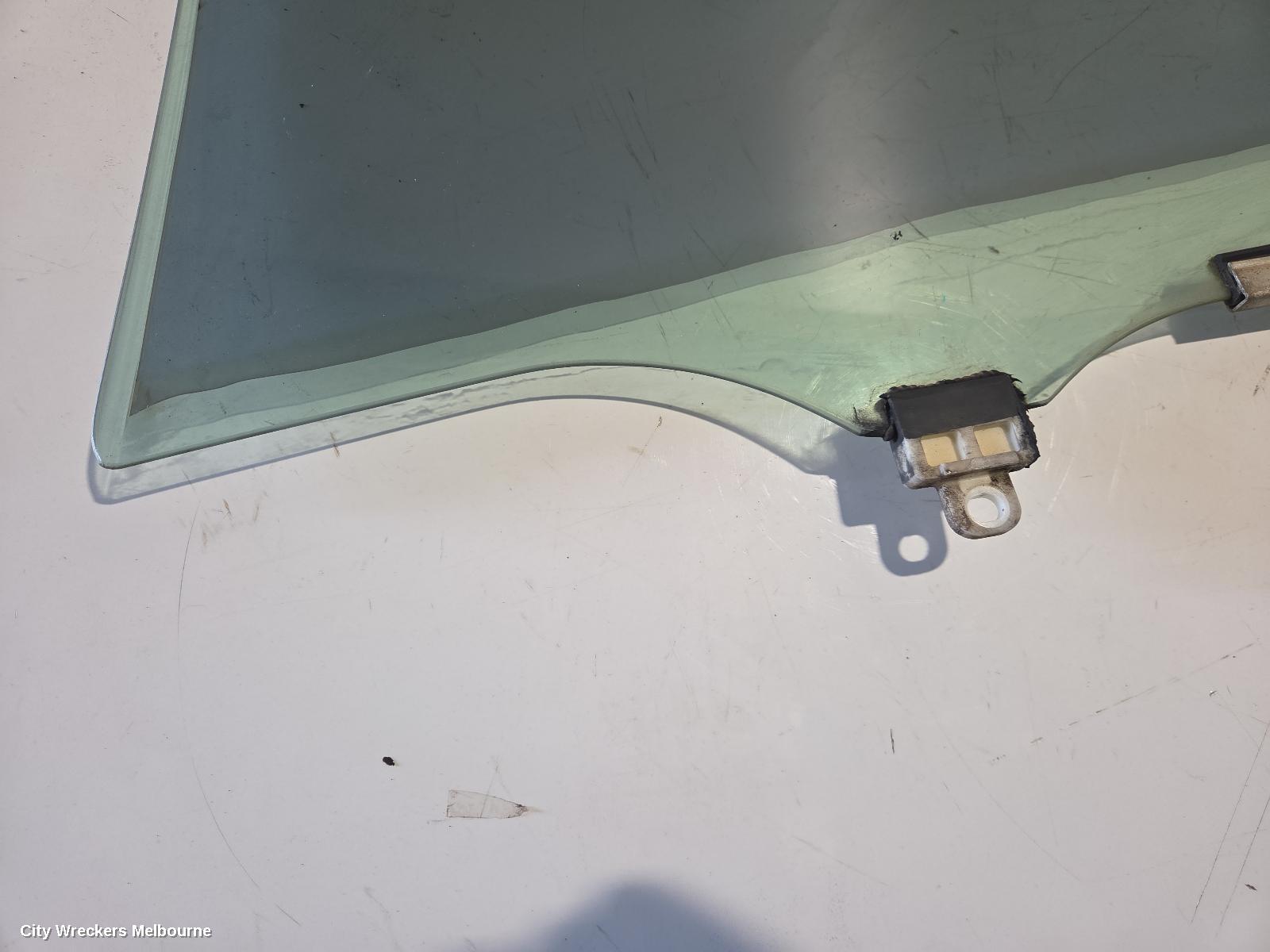 TOYOTA COROLLA RIGHT FRONT DOOR WINDOW, ZRE152R, HATCH, 03/2007 - 09/2012