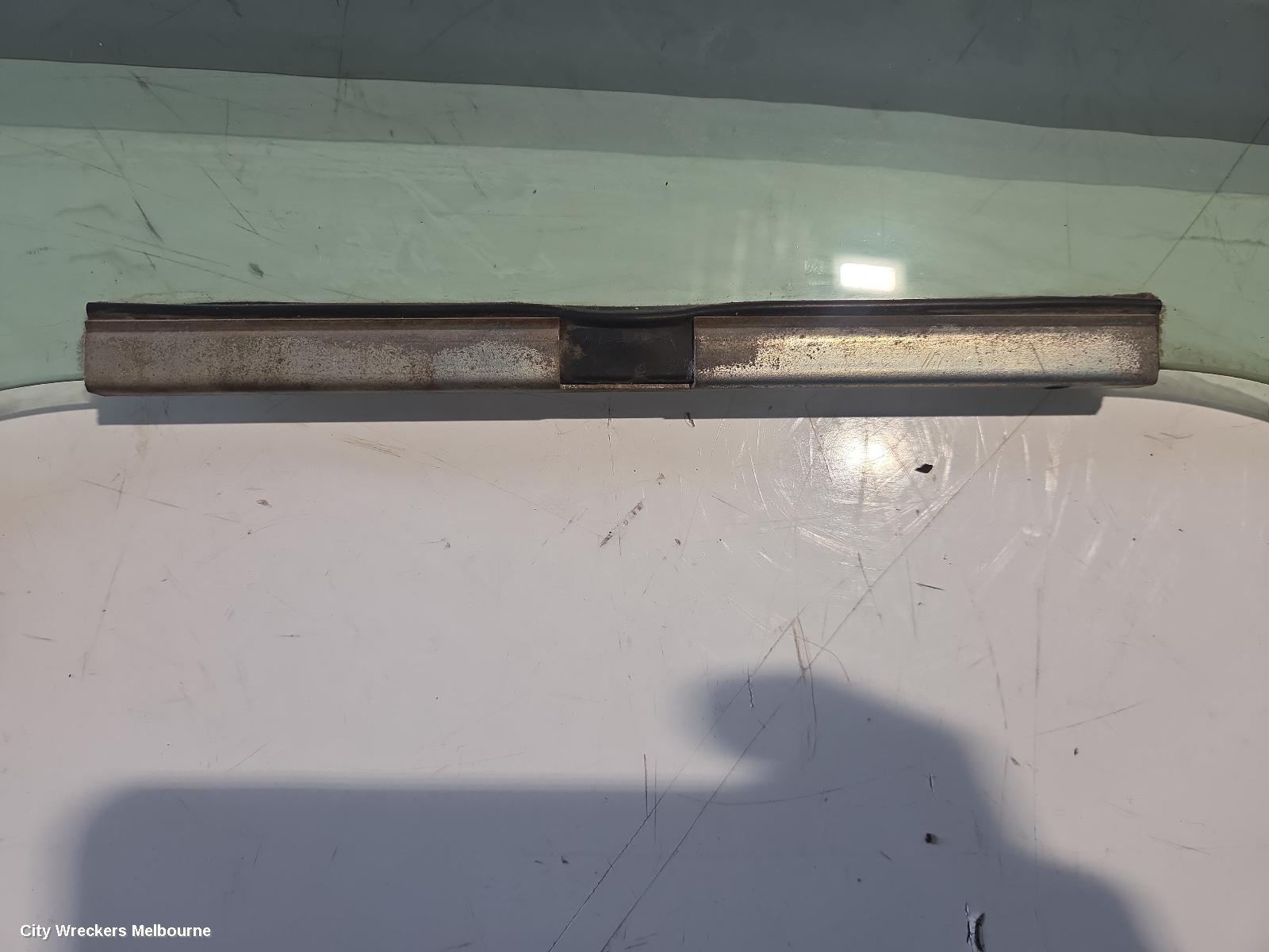 TOYOTA COROLLA RIGHT FRONT DOOR WINDOW, ZRE152R, HATCH, 03/2007 - 09/2012