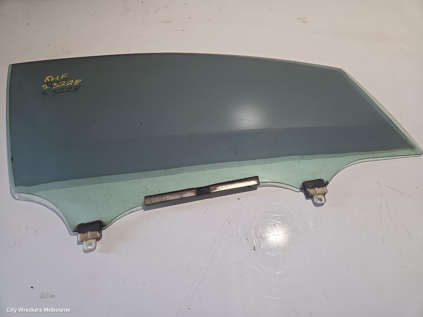 TOYOTA COROLLA RIGHT FRONT DOOR WINDOW, ZRE152R, HATCH, 03/2007 - 09/2012