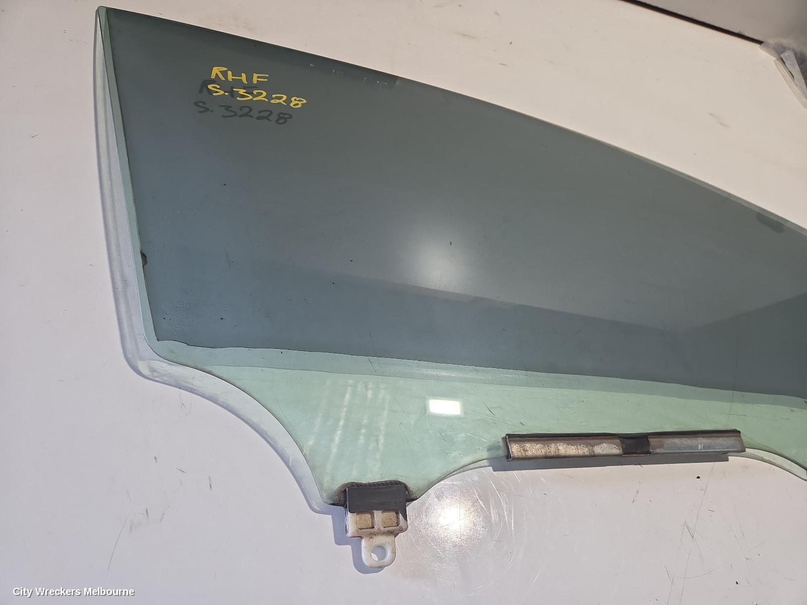 TOYOTA COROLLA RIGHT FRONT DOOR WINDOW, ZRE152R, HATCH, 03/2007 - 09/2012