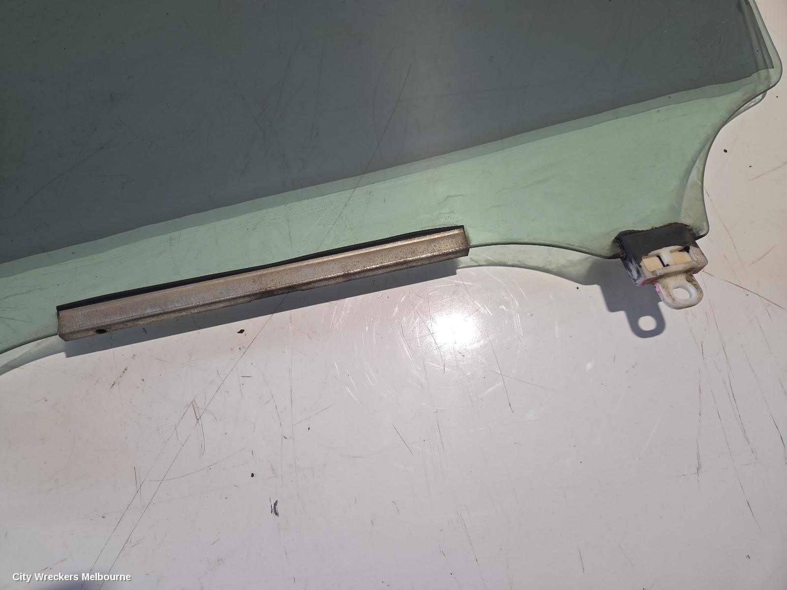 TOYOTA COROLLA RIGHT FRONT DOOR WINDOW, ZRE152R, HATCH, 03/2007 - 09/2012