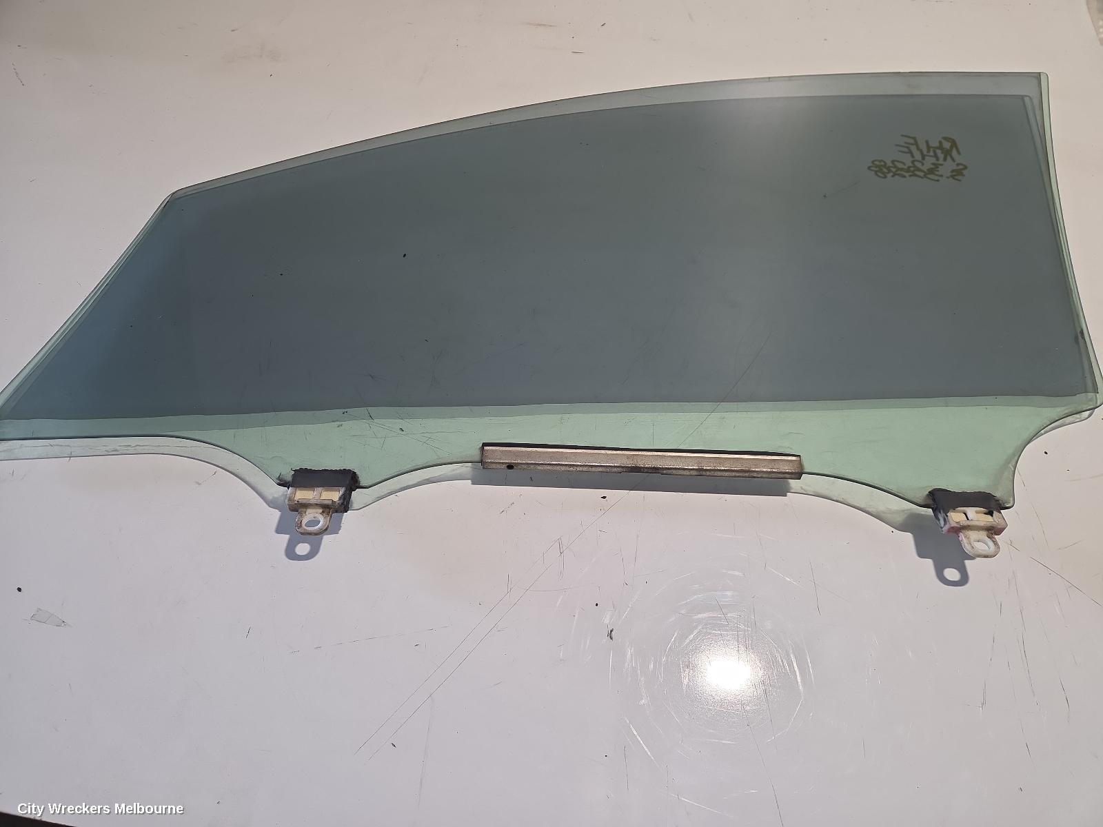 TOYOTA COROLLA RIGHT FRONT DOOR WINDOW, ZRE152R, HATCH, 03/2007 - 09/2012
