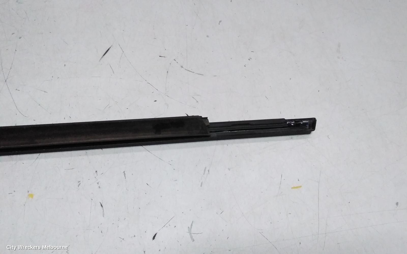 LAND ROVER RANGEROVER EVOQUE DOOR MOULD, WINDOW MOULD REFER TO PHOTO : 142853, L538, DOOR MOULDING (LH REAR), 5DR, COLOUR CODED, 11/2011 - 01/2019