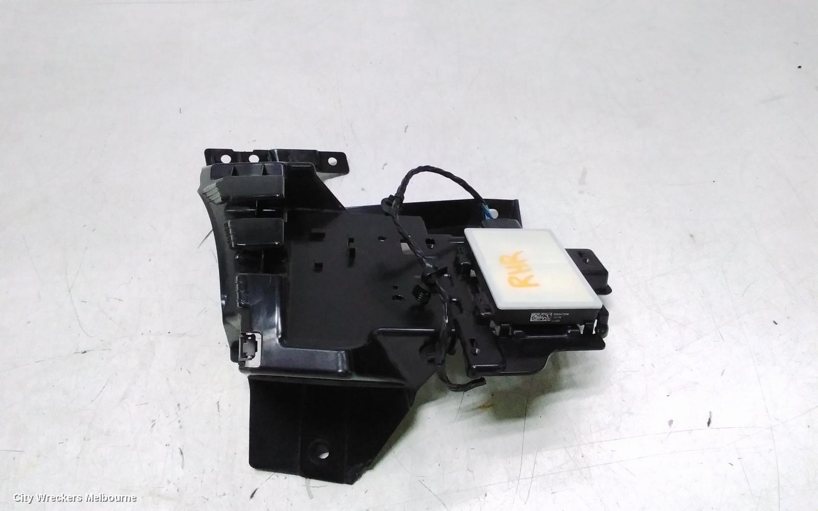 LAND ROVER DISCOVERY SPORT, L550, 01/2015 ONWARDS, K8D2-14F152-AL BLIND SPOT CONTROL MODULE  RHR: 143007