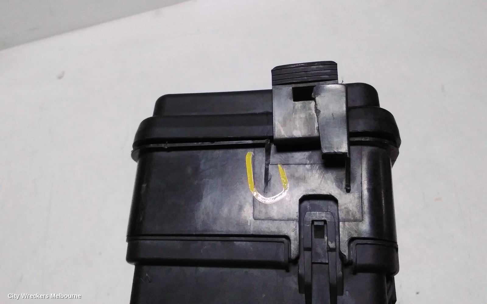 LAND ROVER DISCOVERY SPORT FUSE BOX, ENGINE BAY, PETROL, L550, 01/2015 ONWARDS