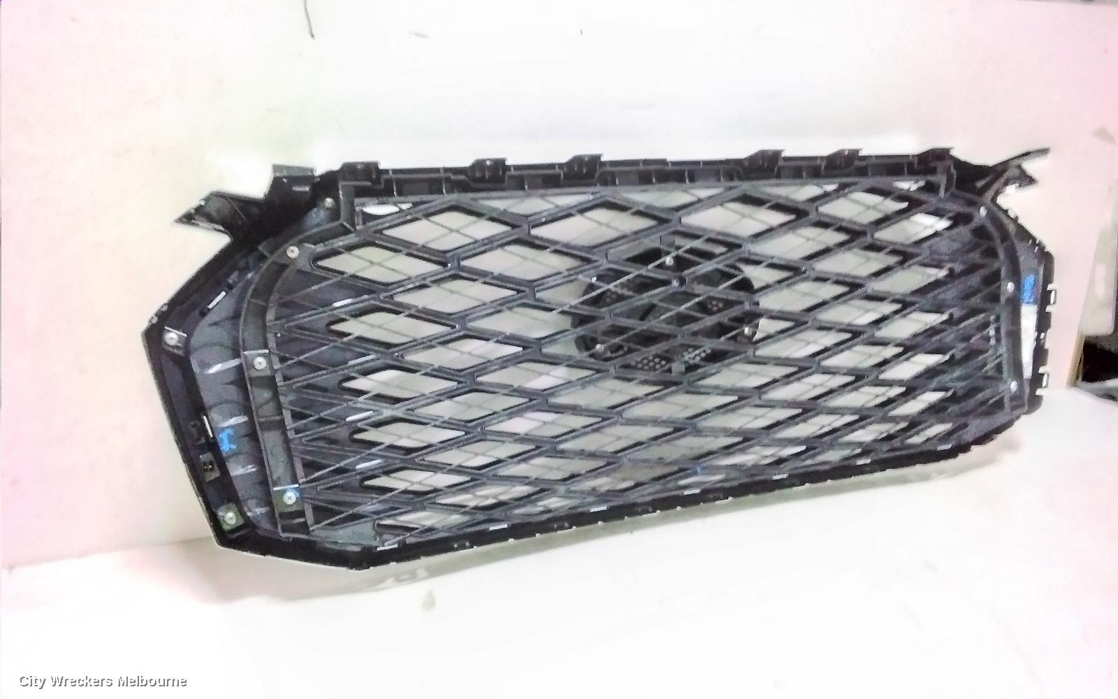 LDV D90 GRILLE, RADIATOR GRILLE, 3 BARS, LIGHT GREY, SV9A, 11/2017 - 04/2024