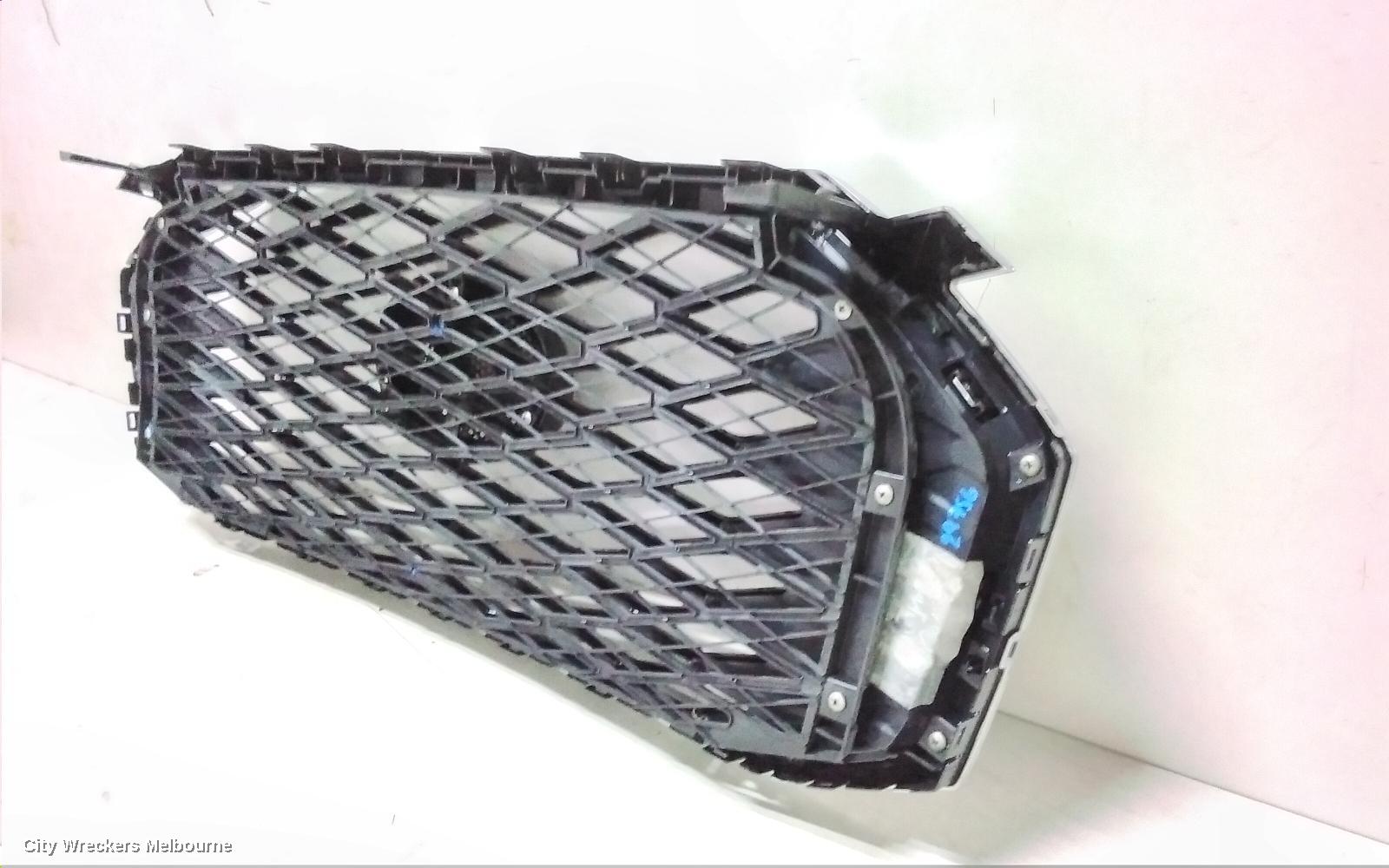 LDV D90 GRILLE, RADIATOR GRILLE, 3 BARS, LIGHT GREY, SV9A, 11/2017 - 04/2024