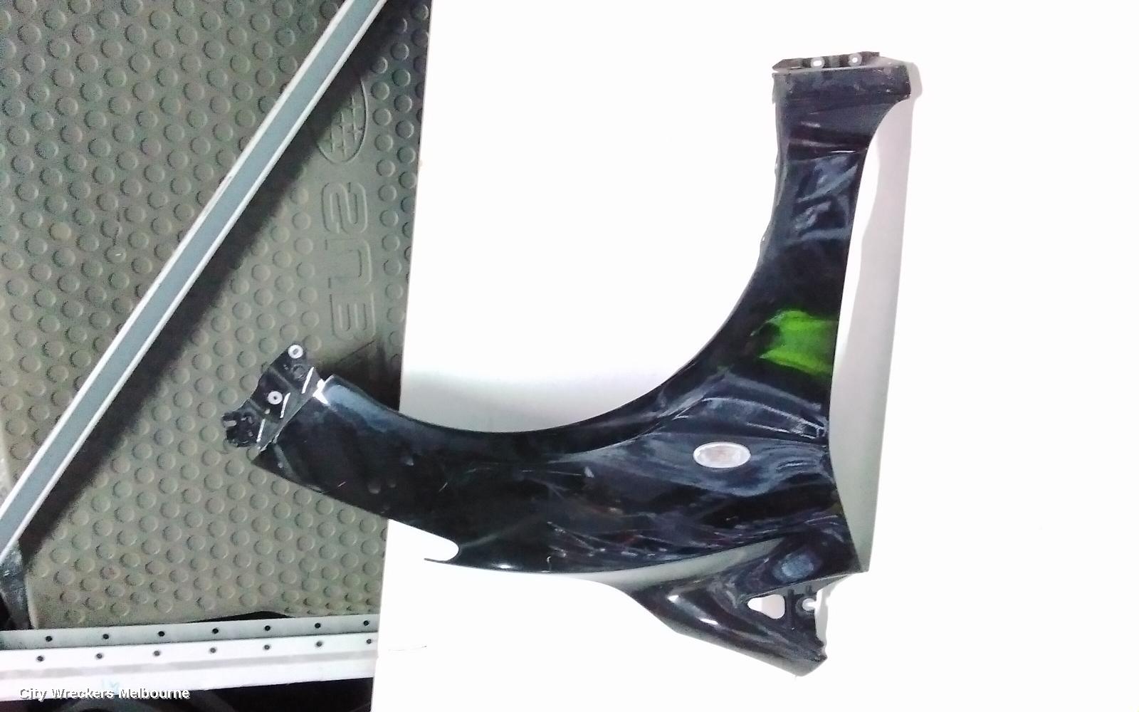 MAZDA 2 RIGHT GUARD, DE SERIES, HATCH, NEO/MAXX, 09/2007 - 04/2010