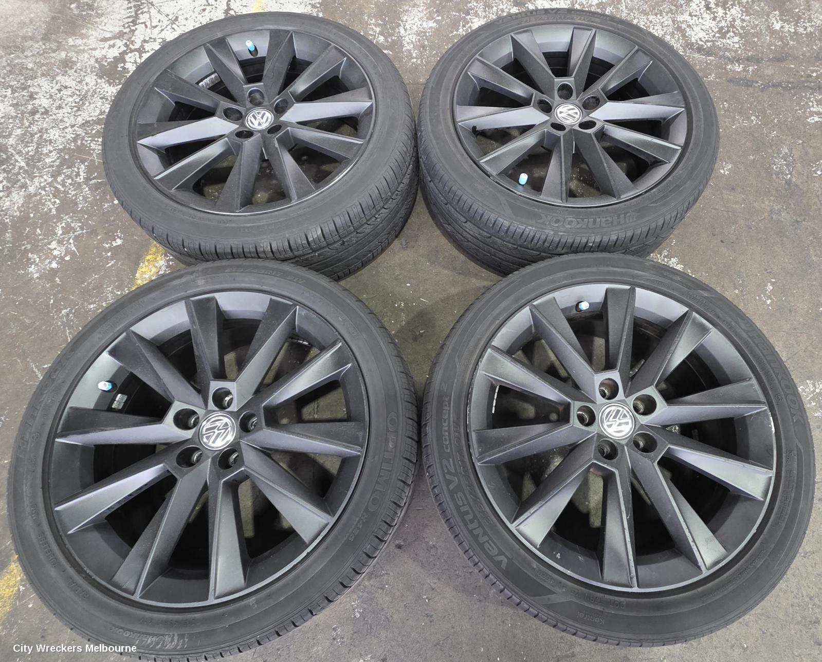 VOLKSWAGEN GOLF WHEEL MAG, FACTORY, 17X7.0IN, DIJON, 5 V SPOKE, BLACK, GEN 7, 11/2012 - 08/2020