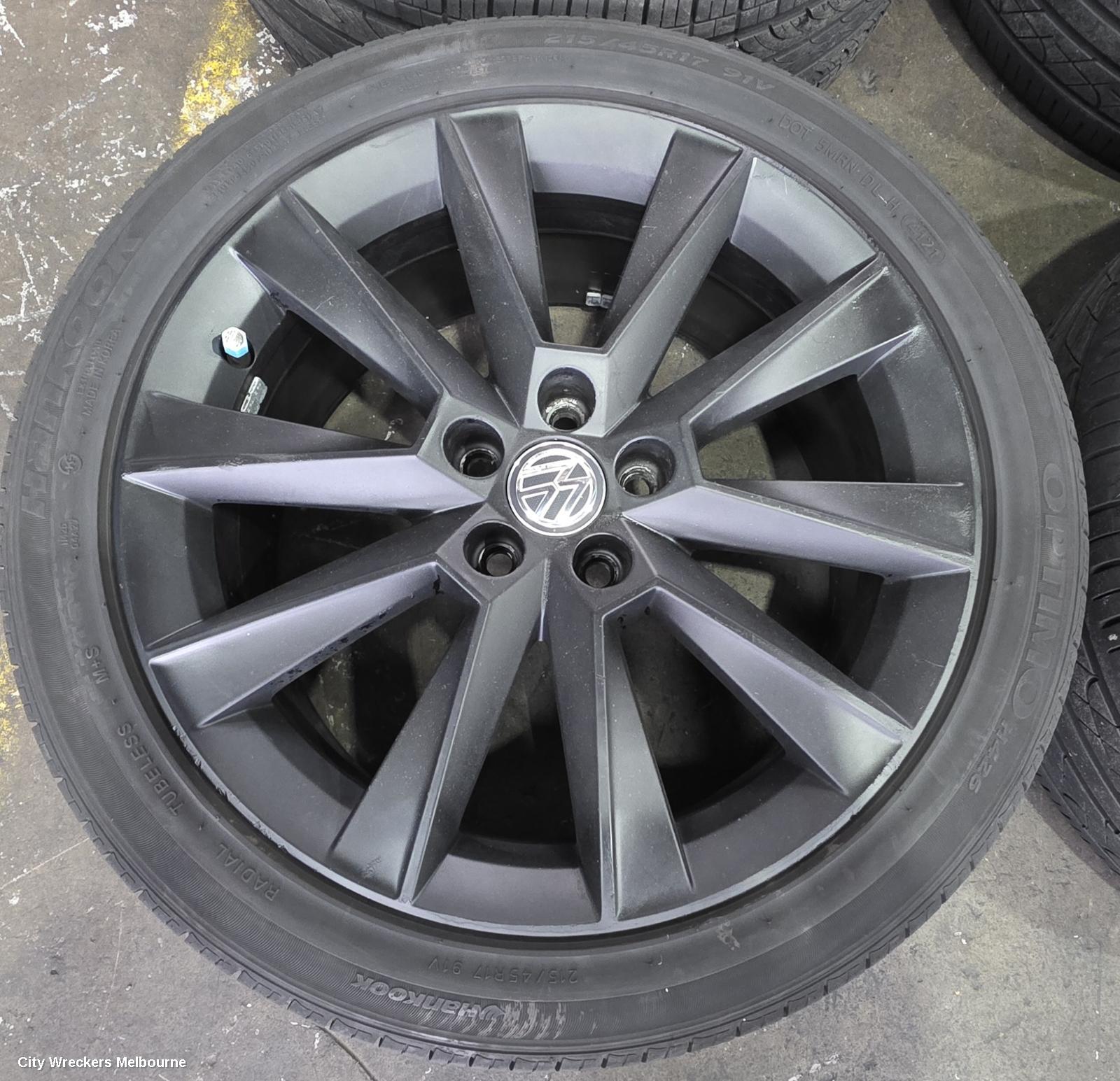 VOLKSWAGEN GOLF WHEEL MAG, FACTORY, 17X7.0IN, DIJON, 5 V SPOKE, BLACK, GEN 7, 11/2012 - 08/2020