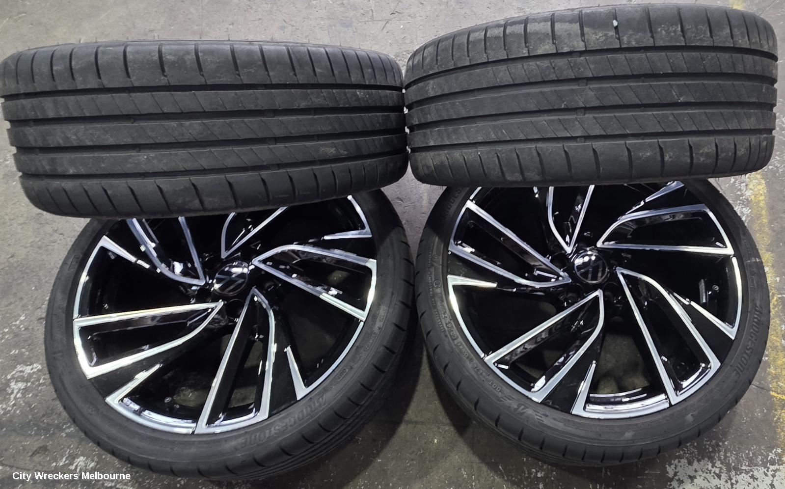 VOLKSWAGEN GOLF WHEEL MAG, FACTORY, 19X8IN, ADELAIDE, 5 V SPOKE, BI-COLOUR, GEN 8, 09/2020 - 06/2024