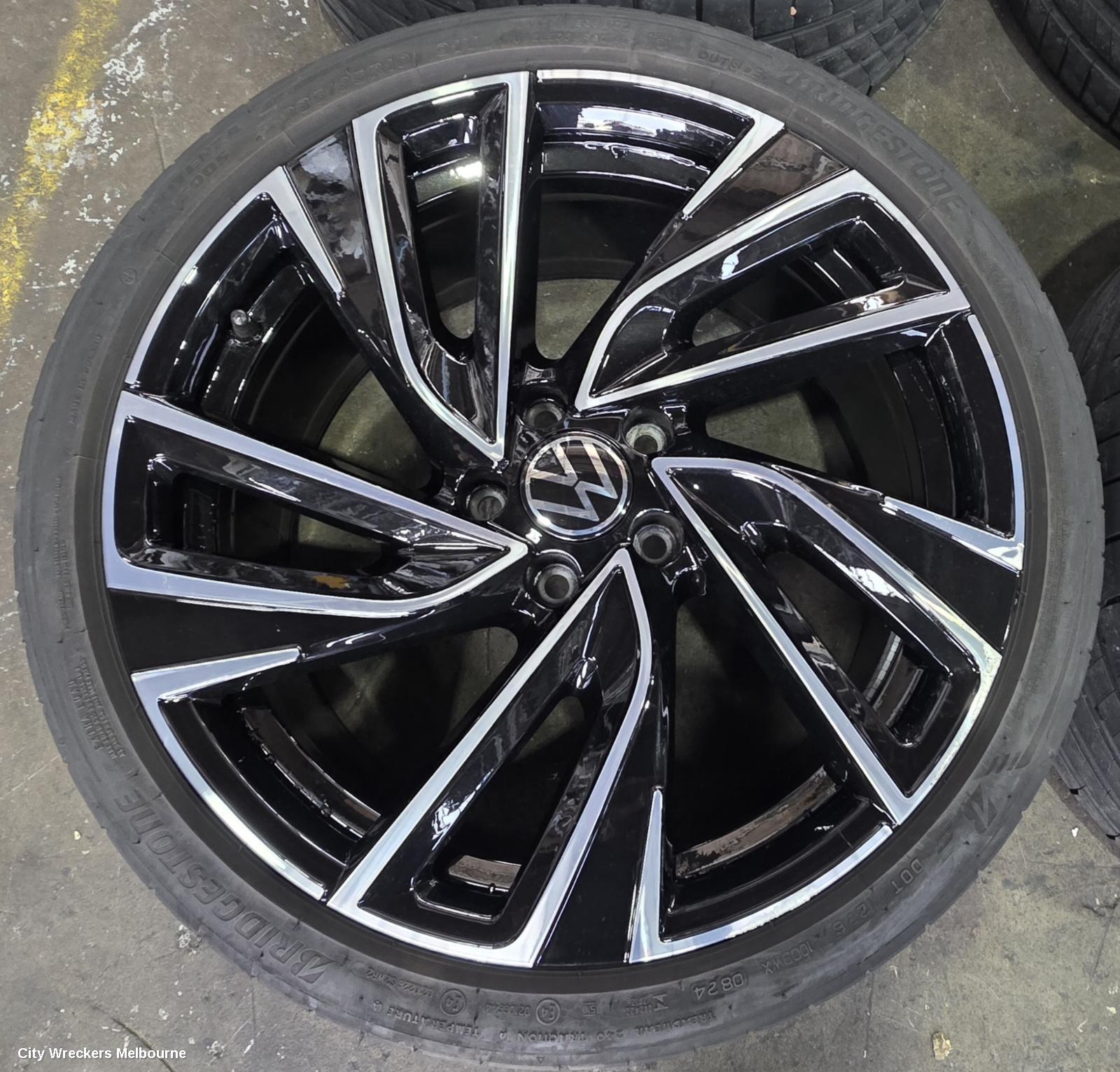 VOLKSWAGEN GOLF WHEEL MAG, FACTORY, 19X8IN, ADELAIDE, 5 V SPOKE, BI-COLOUR, GEN 8, 09/2020 - 06/2024