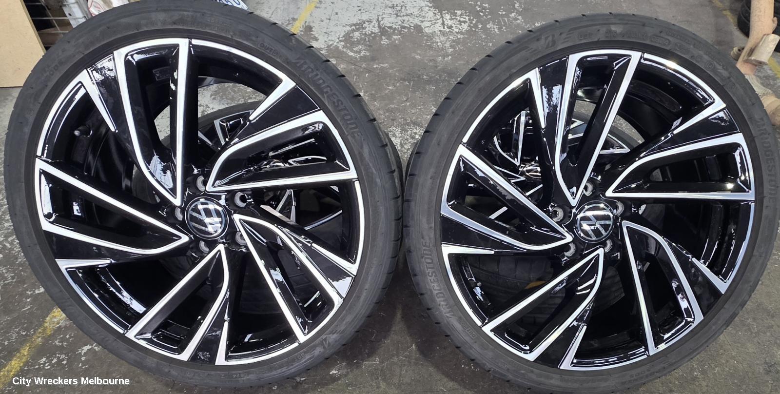 VOLKSWAGEN GOLF WHEEL MAG, FACTORY, 19X8IN, ADELAIDE, 5 V SPOKE, BI-COLOUR, GEN 8, 09/2020 - 06/2024