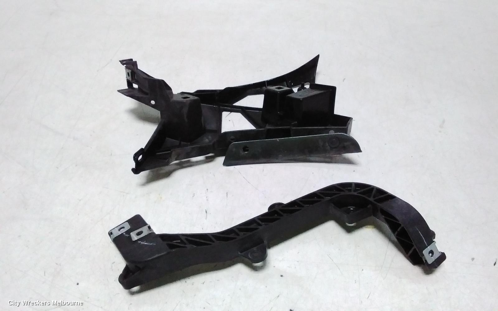 MERCEDES GLE CLASS, C292/W166 06/2015 - 04/2019, LHS HEADLIGHT BRACKET: 143192