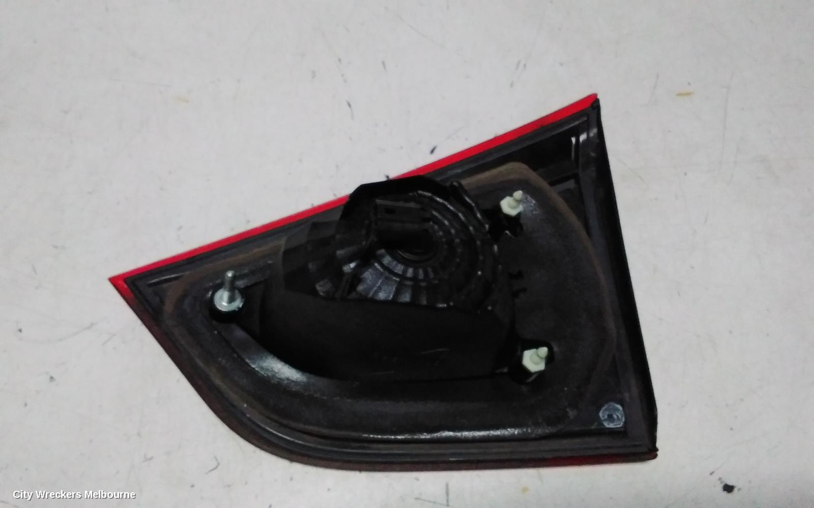 SUZUKI S-CROSS REAR GARNISH, JY, TAILGATE LAMP (LH SIDE), NON LED TYPE, 09/2013 - 05/2022