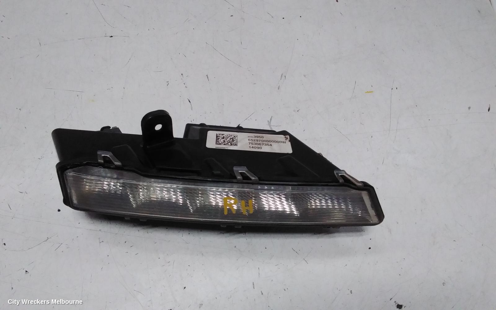HOLDEN COMMODORE RIGHT INDICATOR/FOG/SIDE, BUMPER FOGLAMP SURROUND, VF, CALAIS/CALAIS-V, 05/2013 - 12/2017