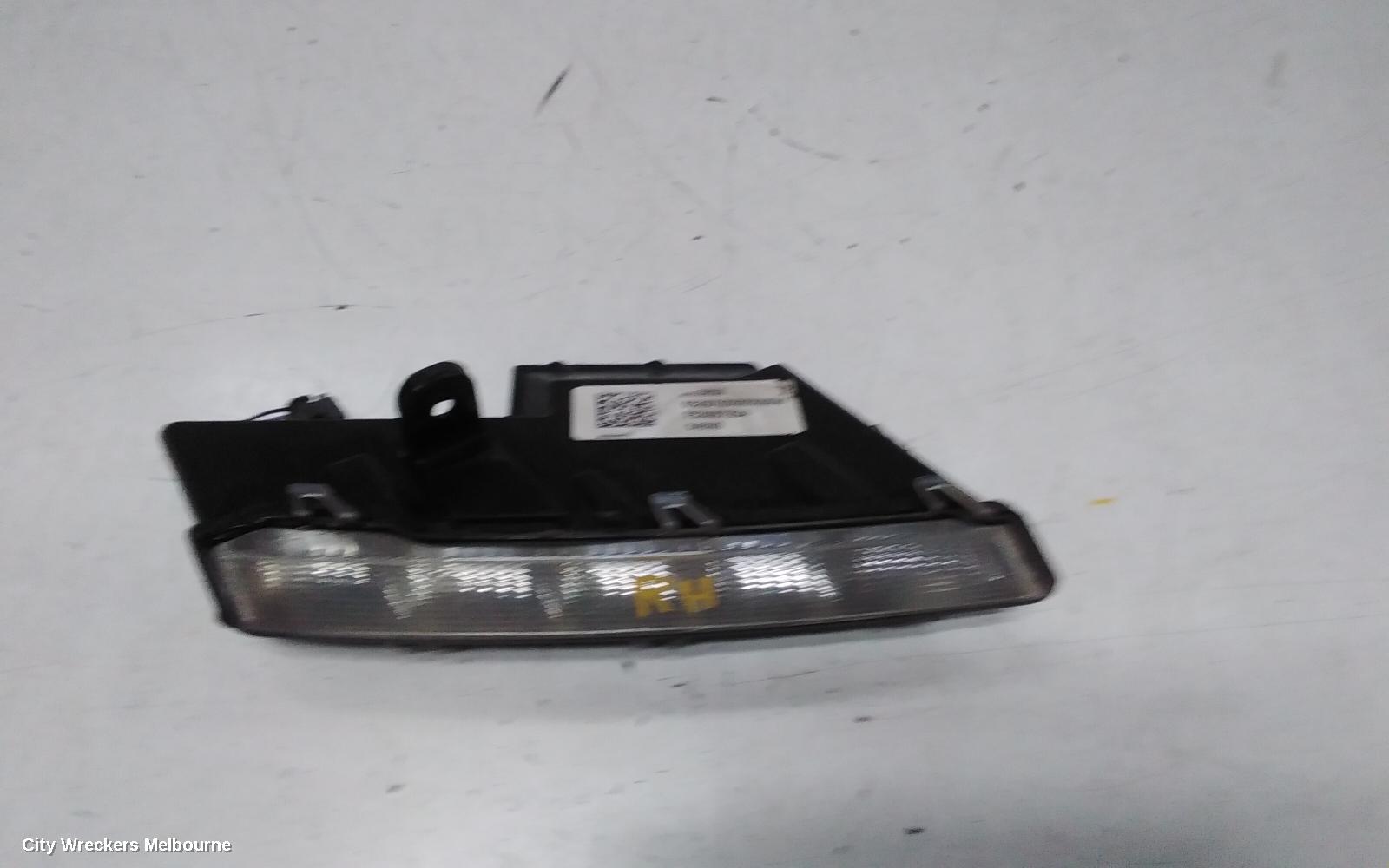 HOLDEN COMMODORE RIGHT INDICATOR/FOG/SIDE, BUMPER FOGLAMP SURROUND, VF, CALAIS/CALAIS-V, 05/2013 - 12/2017