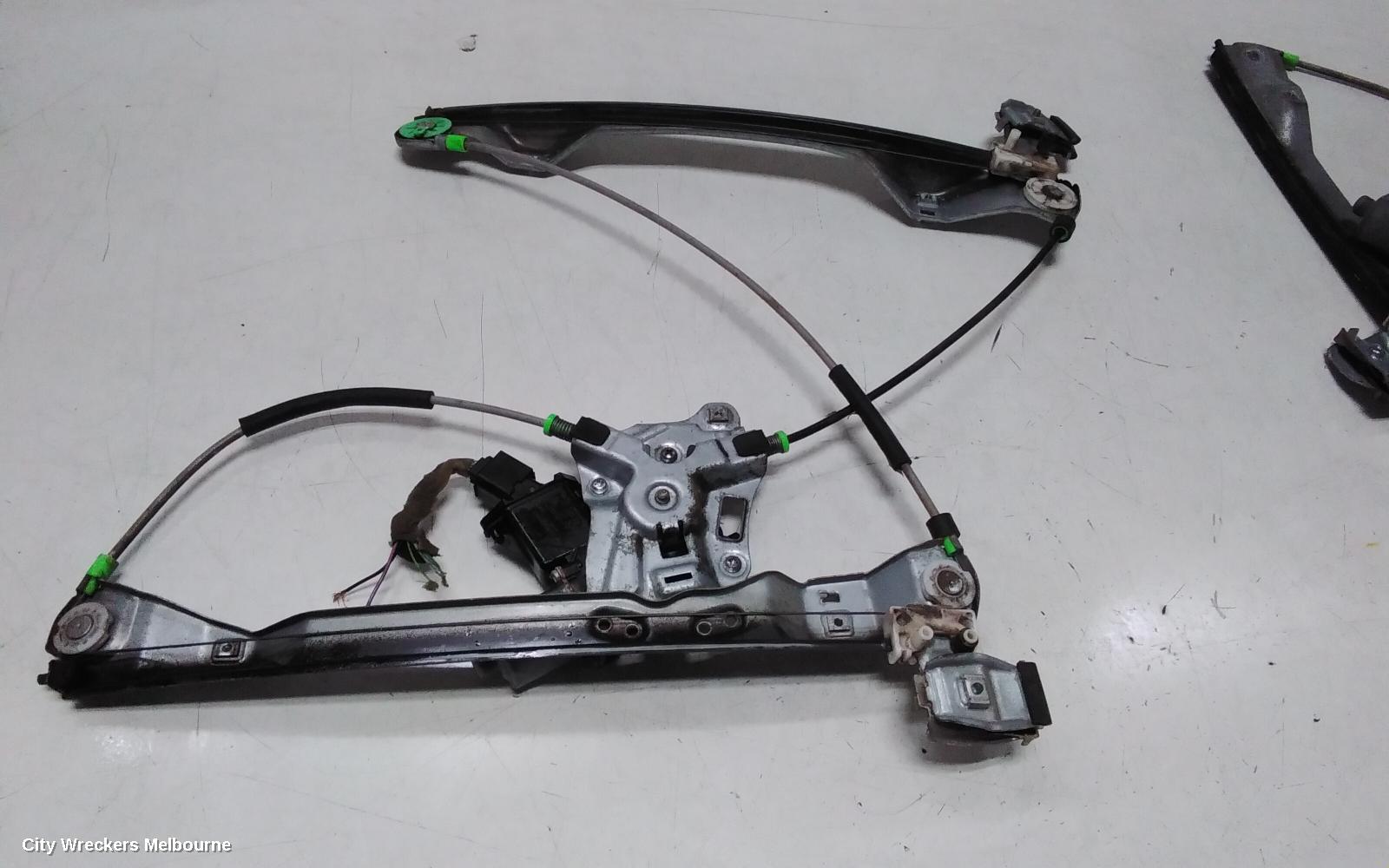 HOLDEN COMMODORE RIGHT FRONT WINDOW REG/MOTOR, VF, SV6/SS/SS-V/CALAIS/CALAIS-V, 05/2013 - 12/2017