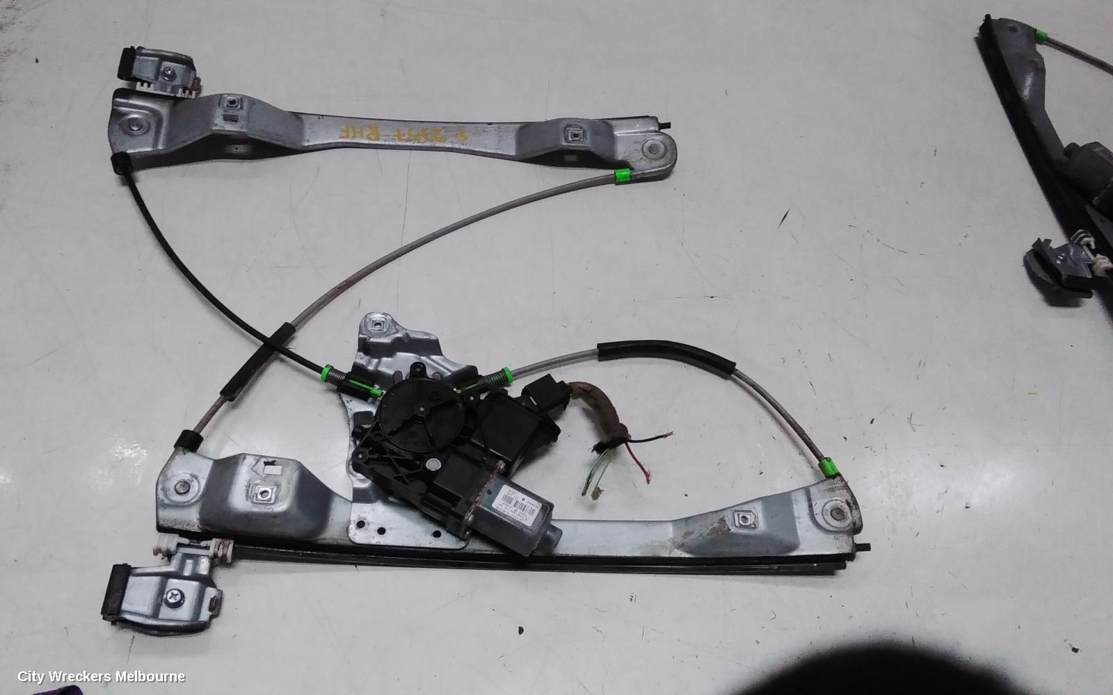 HOLDEN COMMODORE RIGHT FRONT WINDOW REG/MOTOR, VF, SV6/SS/SS-V/CALAIS/CALAIS-V, 05/2013 - 12/2017