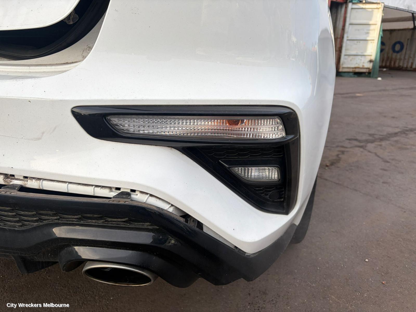 KIA CERATO RIGHT TAILLIGHT, BD, IN BUMPER, FLASHER SURROUND, HATCH, 09/2018 - 09/2024
