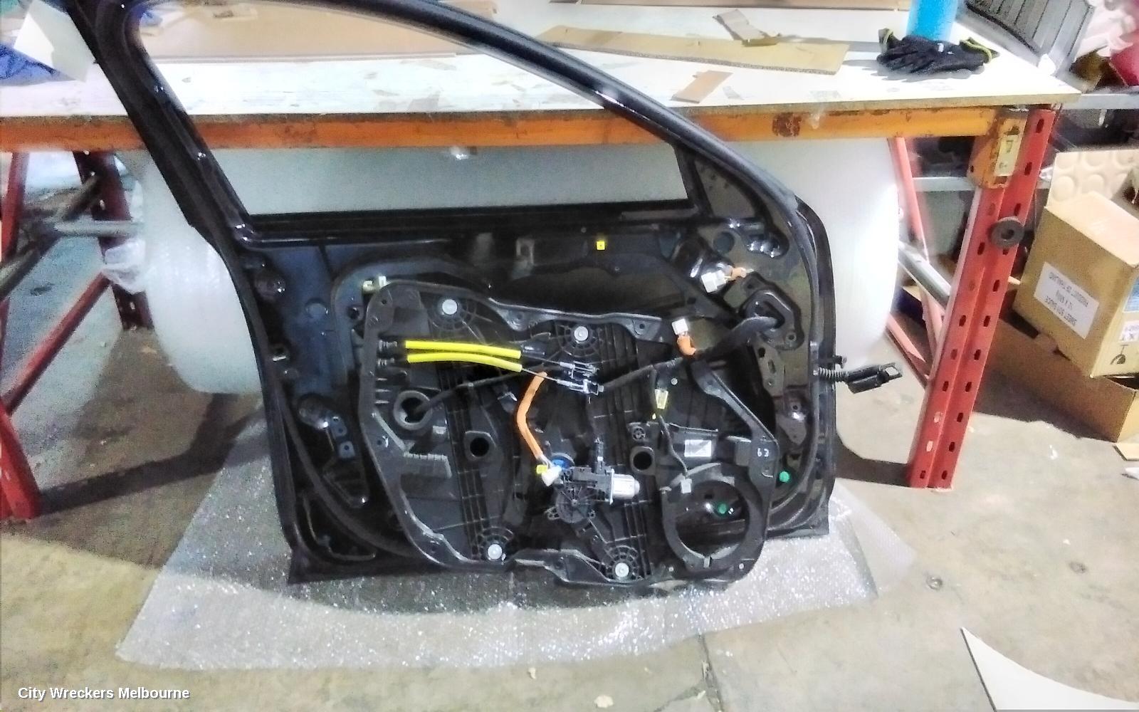 KIA STINGER LEFT FRONT DOOR, CK, 06/2017 - 04/2023