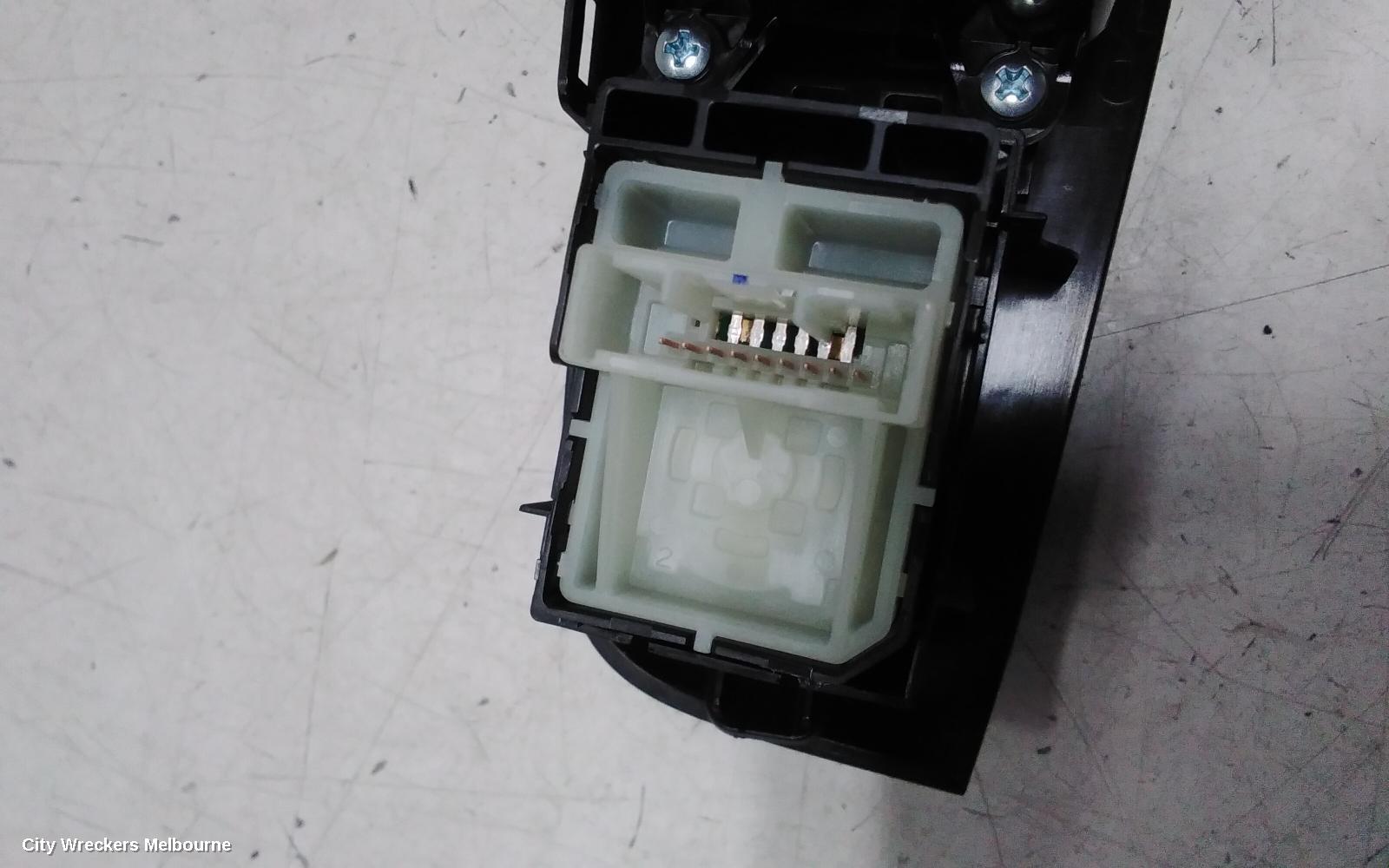 ISUZU DMAX PWR DR WIND SWITCH, RH FRONT (MASTER SWITCH), 2 DOOR, RG, 07/2020 ONWARDS