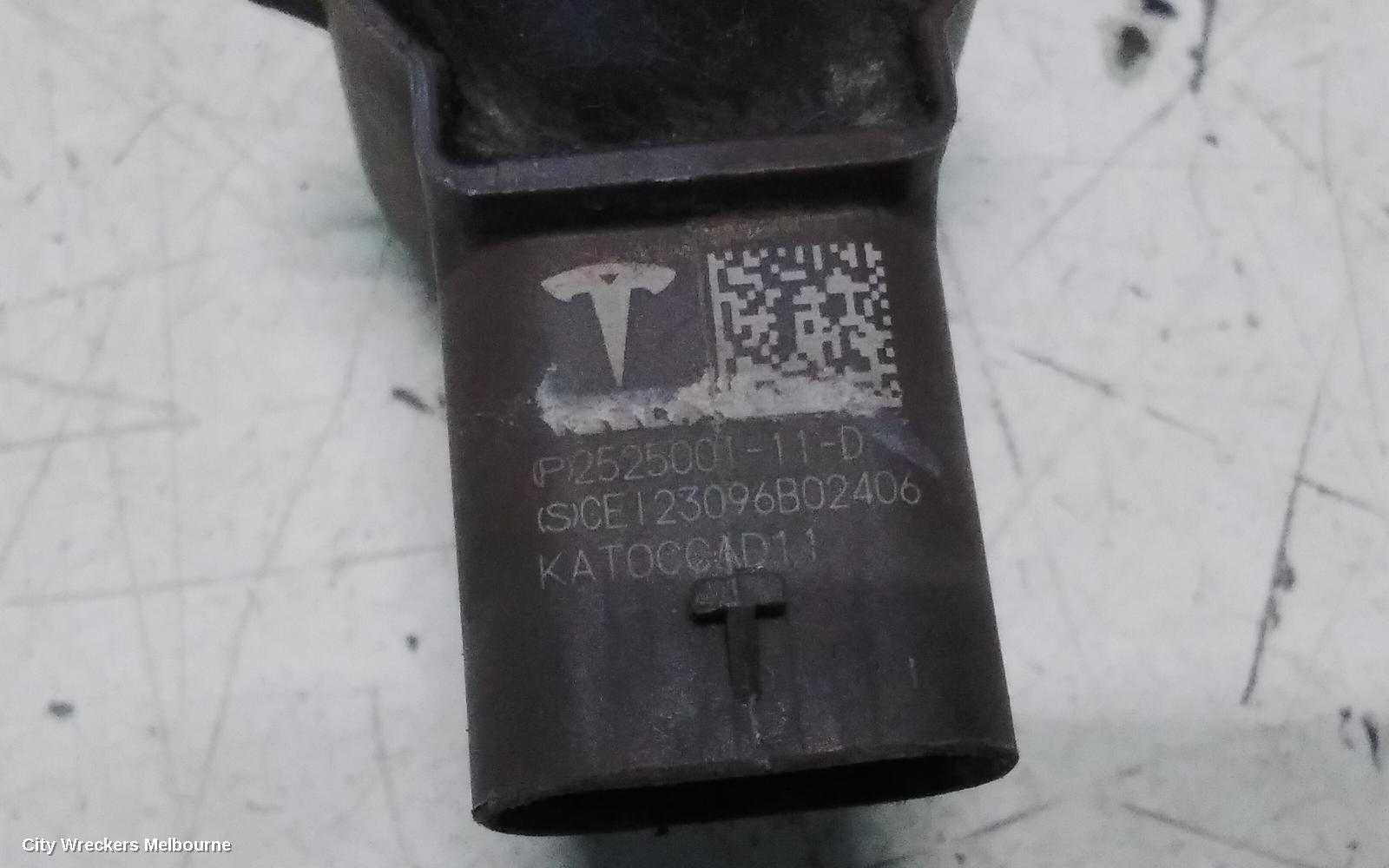 TESLA MODEL Y, 1ST GEN, 03/2022 ONWARDS, REAR BAR PARKING SENSORS  6: 143629