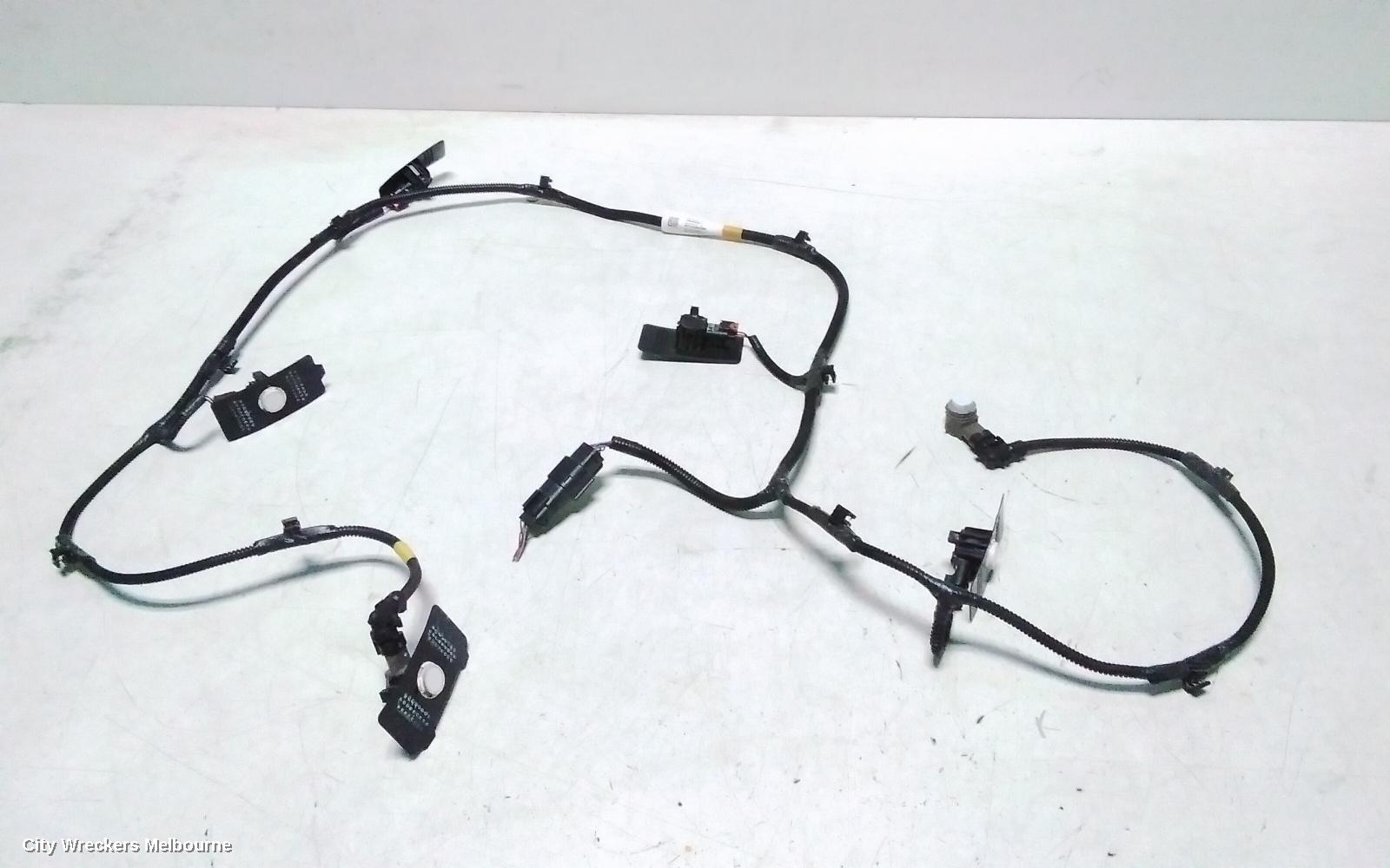 TESLA MODEL Y, 1ST GEN, 03/2022 ONWARDS, REAR BAR PARKING SENSORS  6: 143629